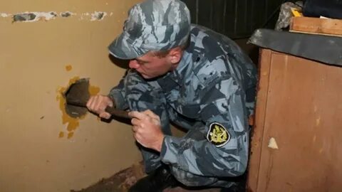 Выпускать заключенных