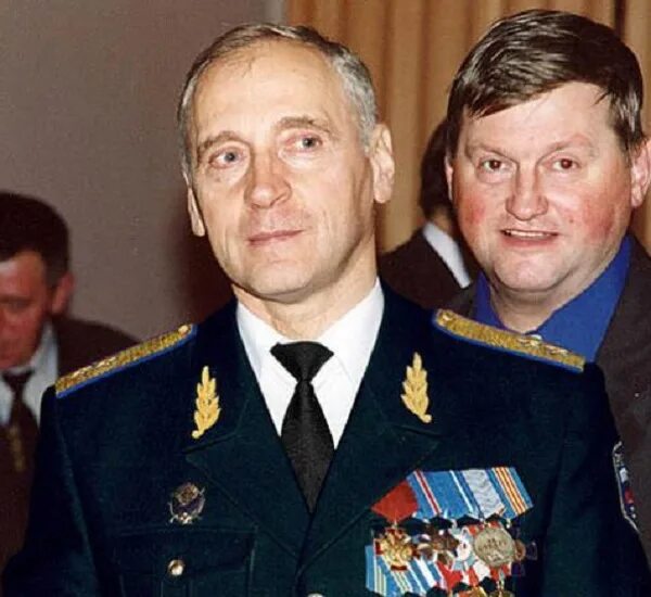 Генерал армии корабельников начальник гру. Валентин владимирович корабельников. Генерал майор бердников. Вадим алексеевич кирпиченко. Генералы лейтенанты свр.