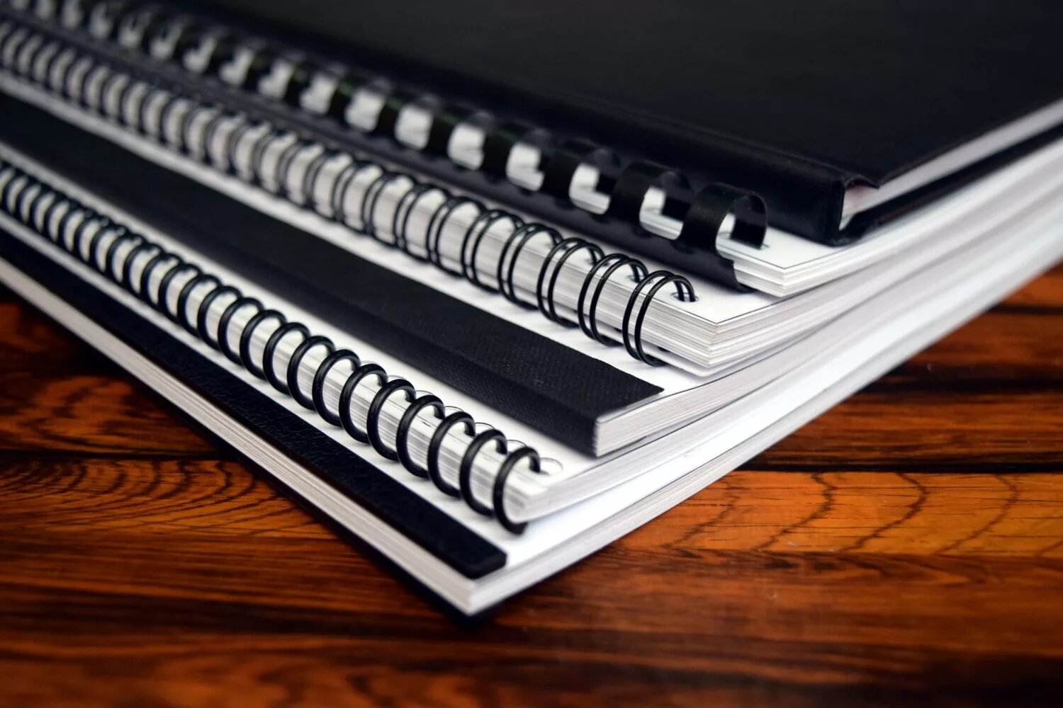 Binding image. Брошюровка листов а4. брошюровка а4 на пластиковую пружину. брошюровка- coil binding. переплет на металлическую пружину.