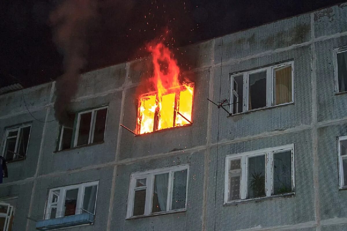 Горит окошко. Горит окошко
