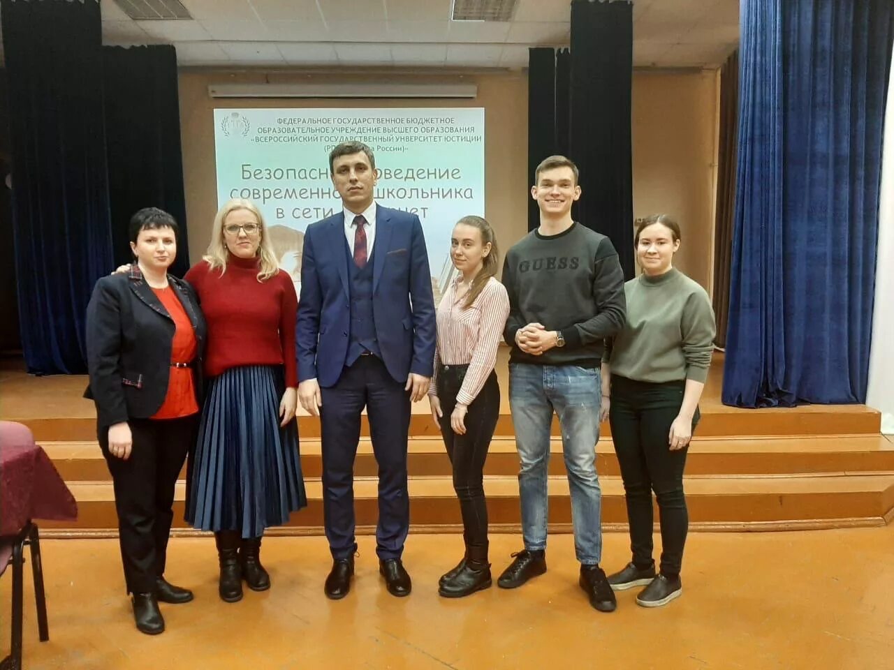 Здесь мог быть текст.