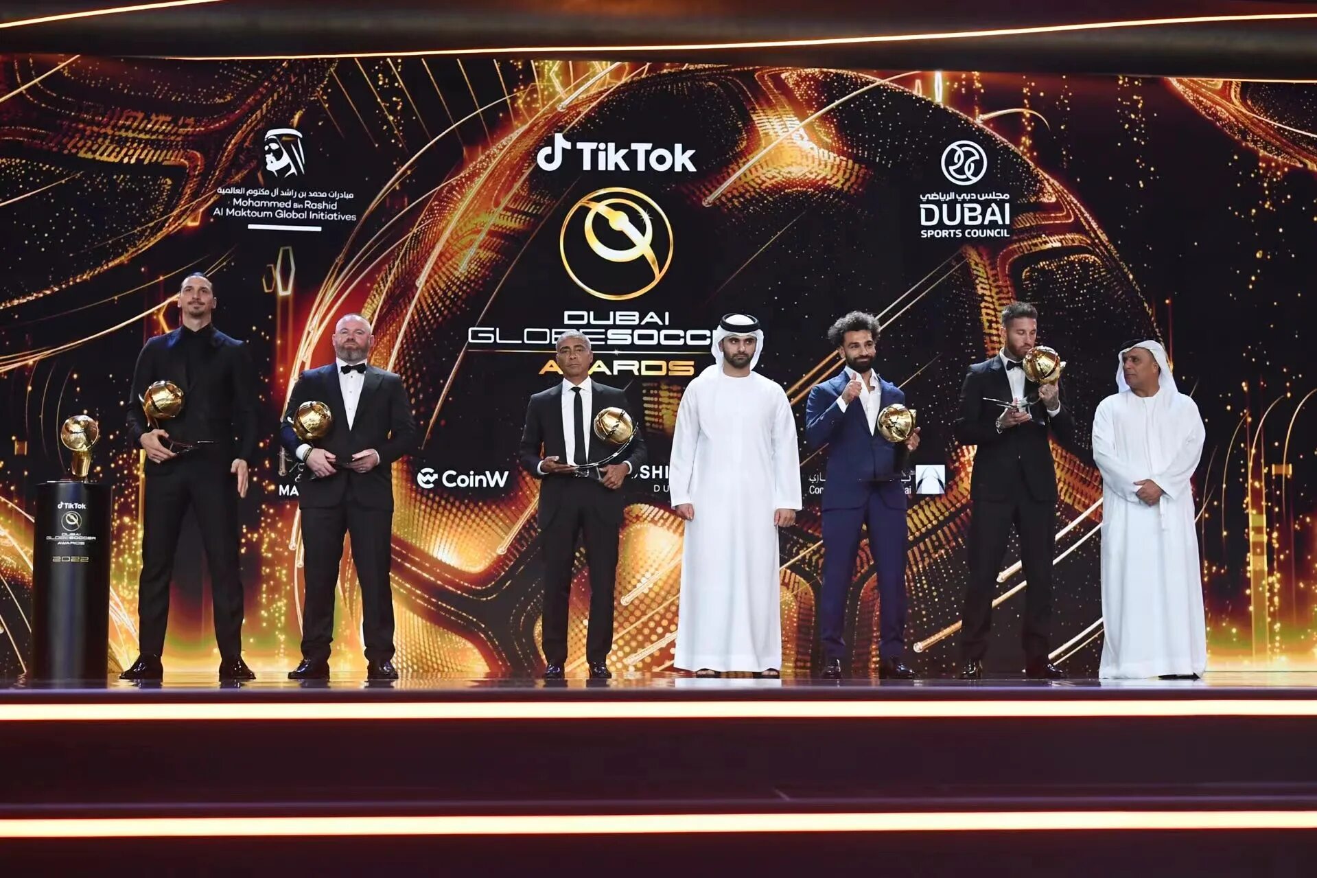 Сталлоне в пиджаке. Сильвестр сталлоне на белом фоне. Globe soccer awards 2023. Премии 2021 22 футбол. Globe soccer awards 2023.