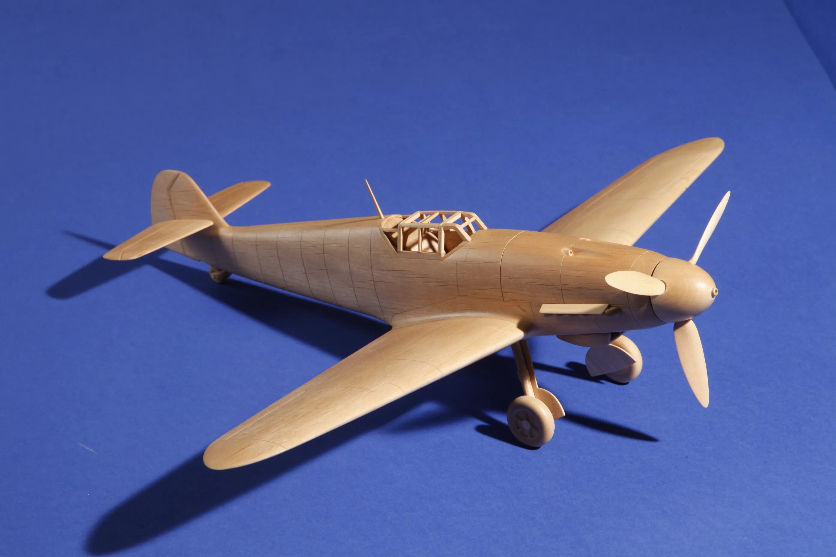 Модель техники своими руками. Деревянный самолет. Модель самолета из дерева. Подёлкуа самолёт. Поделка самолет.