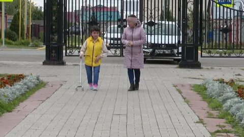 Помогла встать