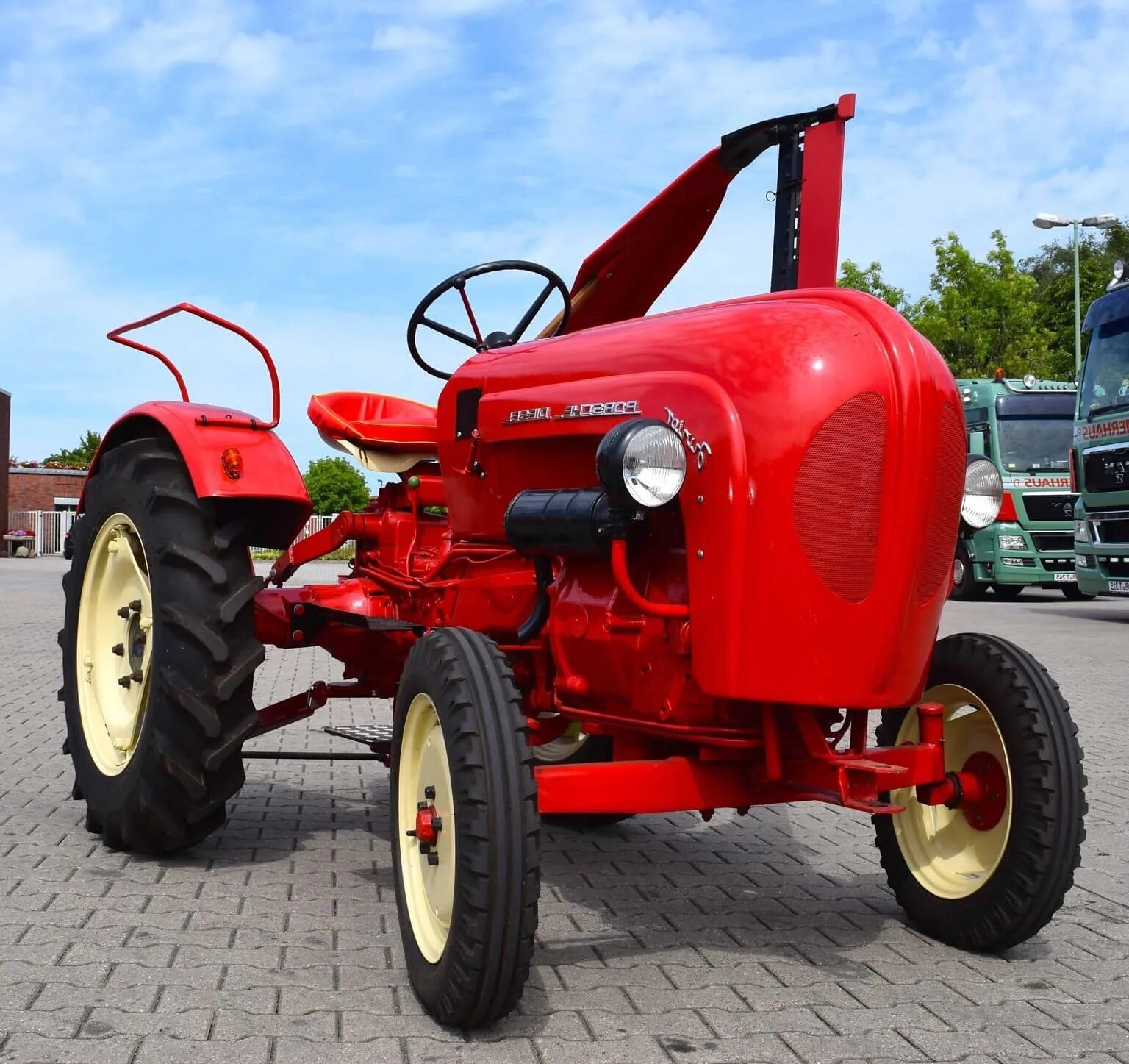 Авто тракторный. Трактор Порше. Красный трактор Порше. Трактор "Porsche Junior 108". Вильдеман трактор.