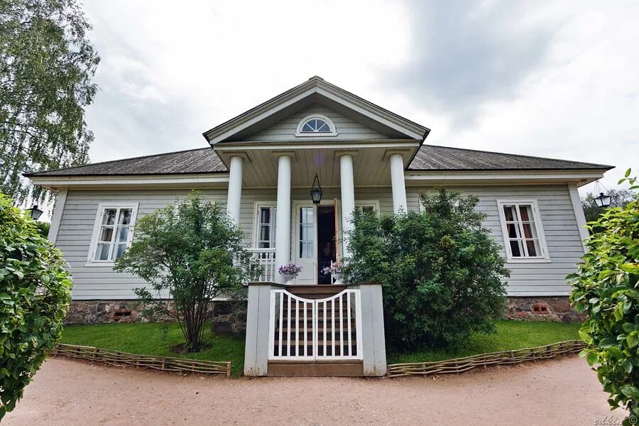 Пушкина «болдино». Село михайловское дом пушкина. Родовое имение пушкина михайловское. Дом усадьба пушкина. Дом пушкина в болдино.