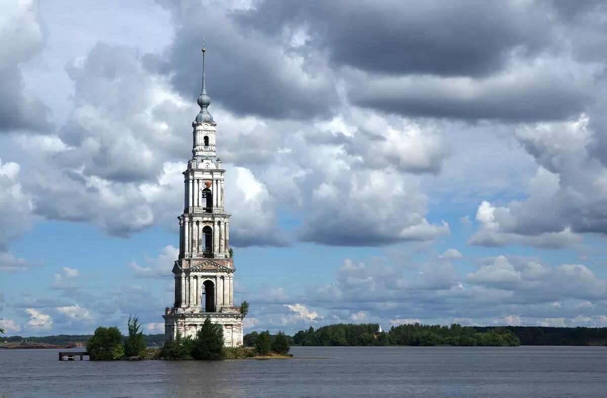 Калязин церковь в воде. Угличская гэс затопленная колокольня николаевского собора в калязин. храм калязин до затопления. затопленный никольский собор колокольня. церковь в реке волга калязин.