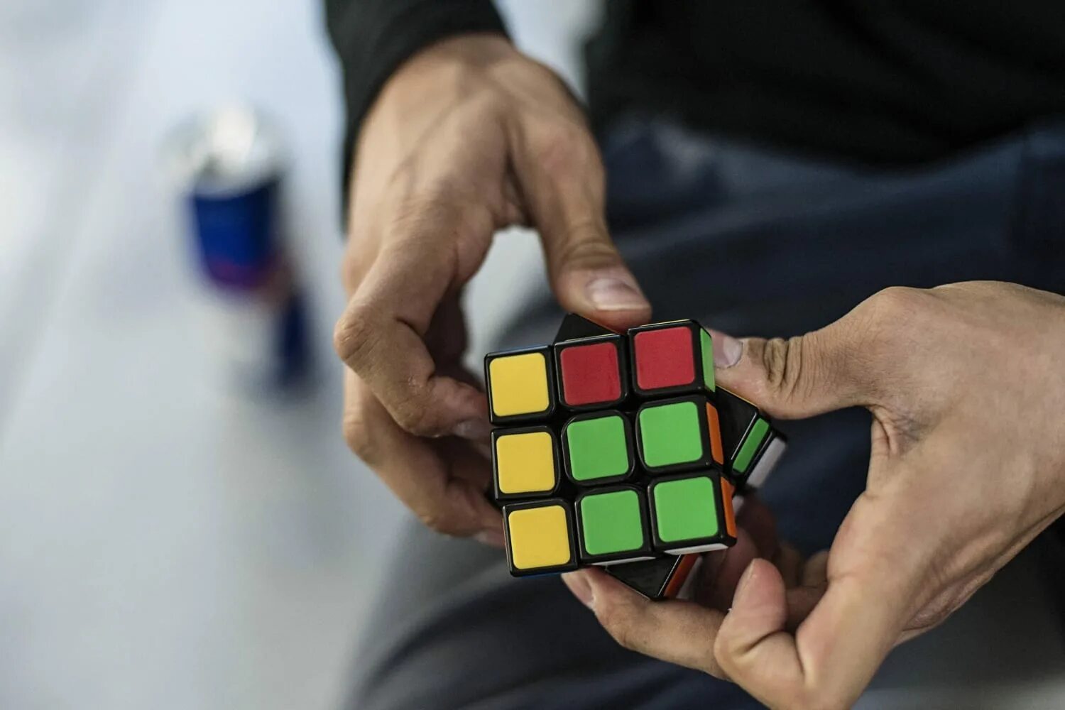 Включи рубик. Кубик Рубика 3х3 2020. Rubiks кубик Рубика 3x3 (2020). Сломанный кубик рубик. Маленький кубик Рубика 3 на 3.