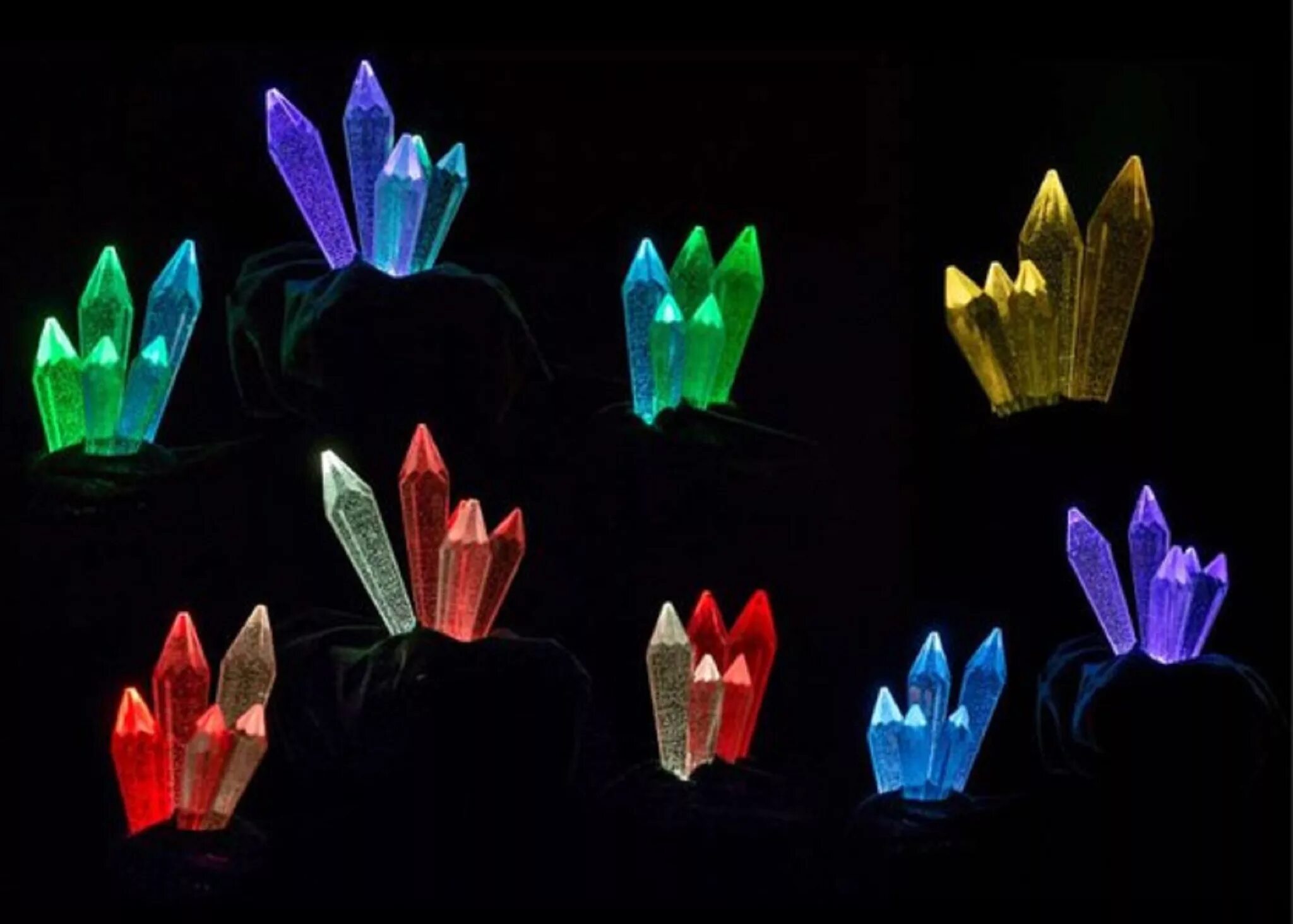 Кристаллы. Огненный кристалл. Маленький светящийся кристалл. Флюорит светится в темноте. Флуоресцентные кристаллы.