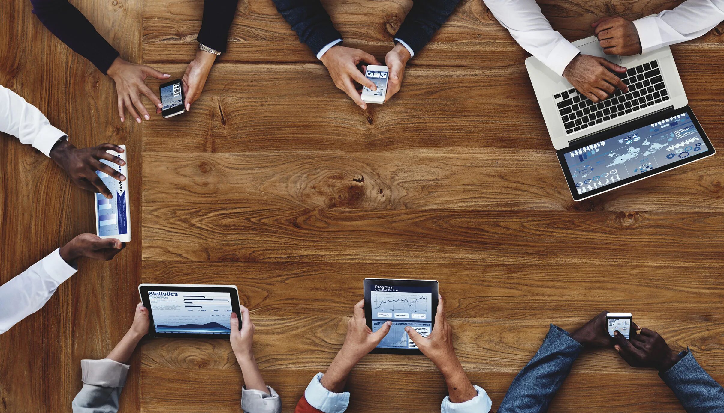 Foreign language, teaching and learning. Ways of using technology. The world of technology плакат. Крауд маркетинг. It коммуникации.