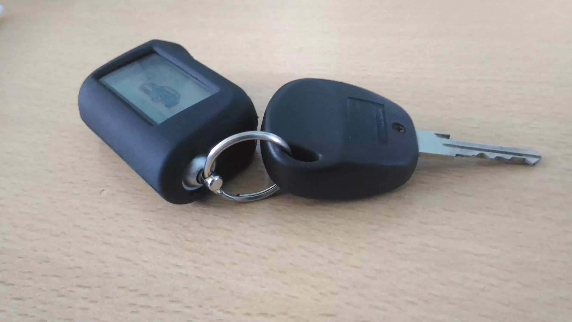 Потерял ключи от машины с сигнализацией. Потерял ключи от машины с сигнализацией. Брелок от сигнализации хиндайсантафе2. Утерян ключ от автомобиля. Брелок автосигнализация cesar 743 300.