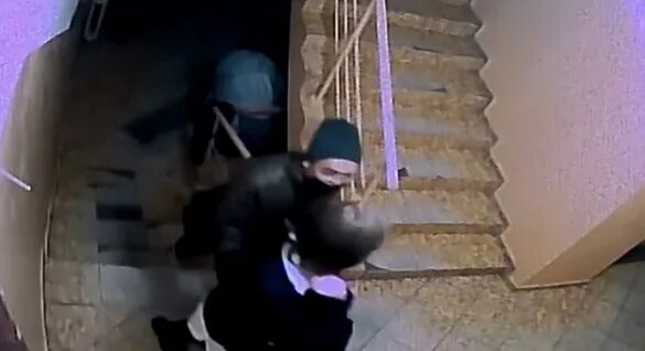 В Подъезде Видео