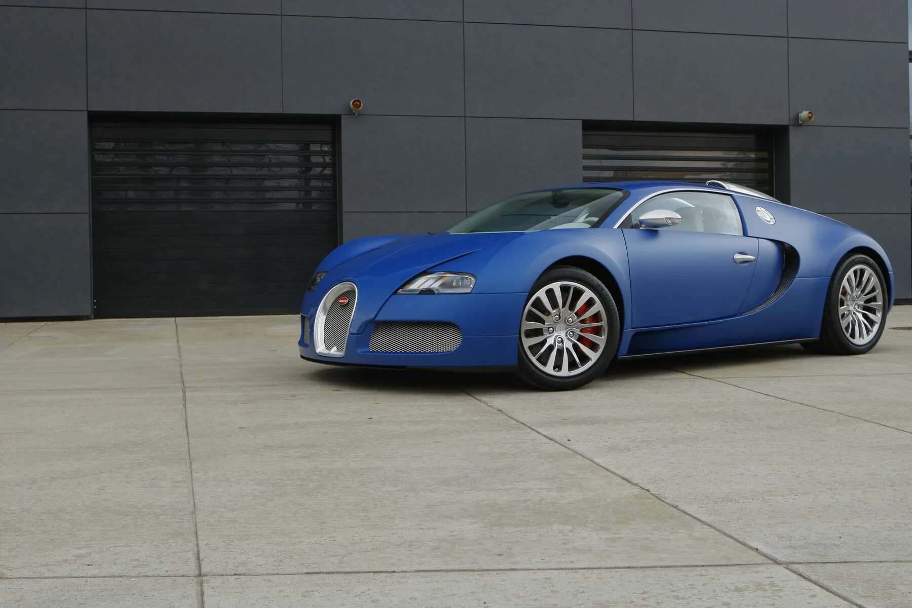 Какого цвета бугатти. Бугатти вейрон 2009. bugatti 2009 veyron centenaire. бугатти бугатти вейрон. бугатти вейрон 2010.