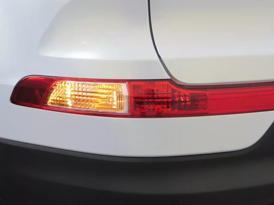 Как поменять задние поворотники Uitbeelding Larry Belmont Bachelor opleiding 2016 kia sportage brake light bulb