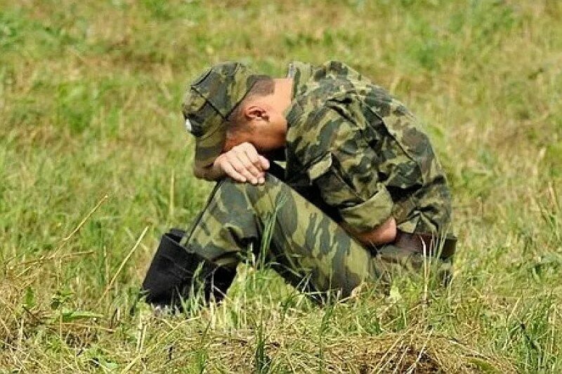 Срочник убежал. Срочник. Срочник сбежал из валуйки. Молодой солдат. Срочник убежал.