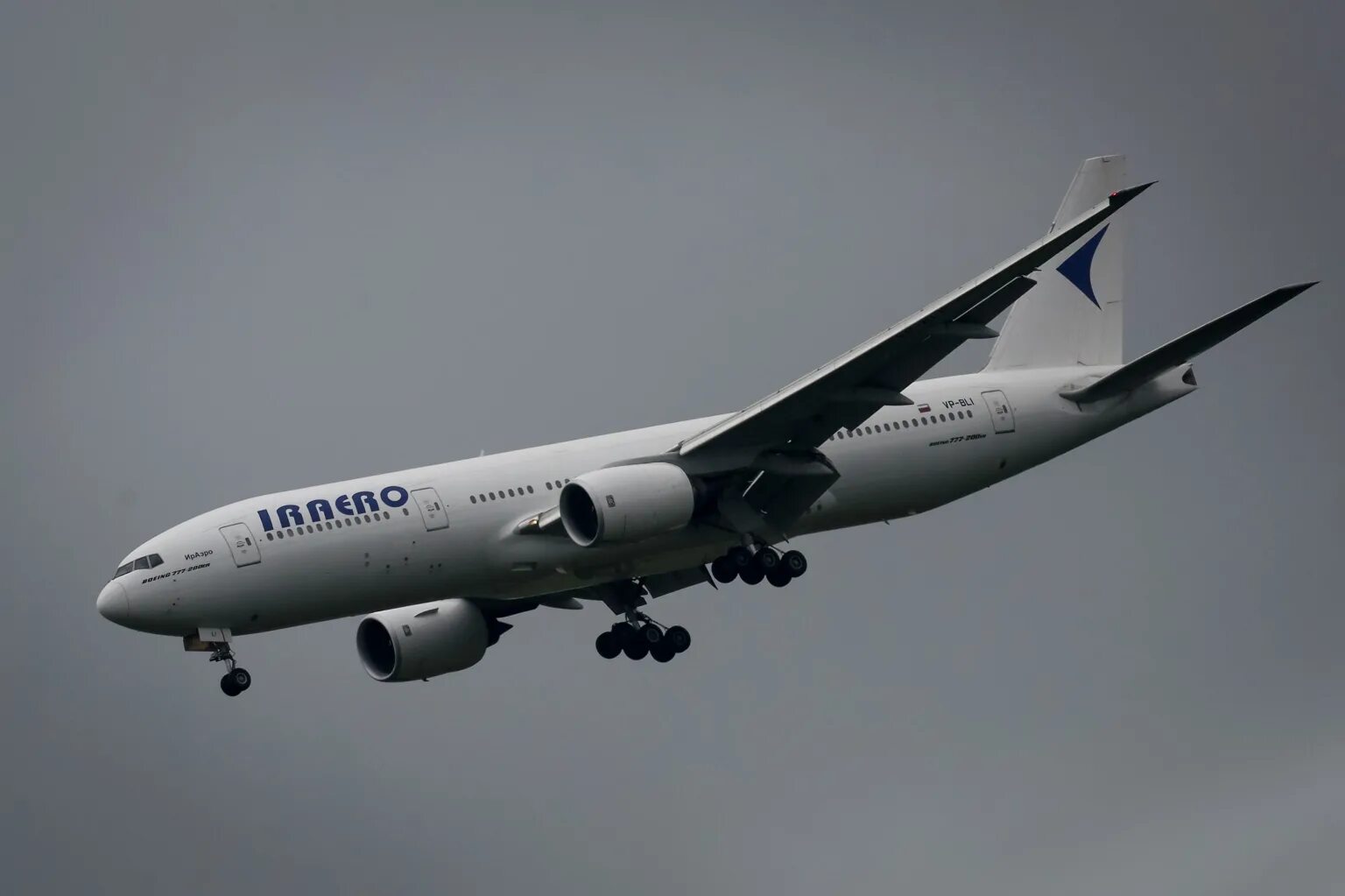 777 200 ред. Боинг 777 200 ред вингс. Боинг 777 - 200 от ред вингс. B777-200er red wings. Боинг 777 200 ред вингс салон.