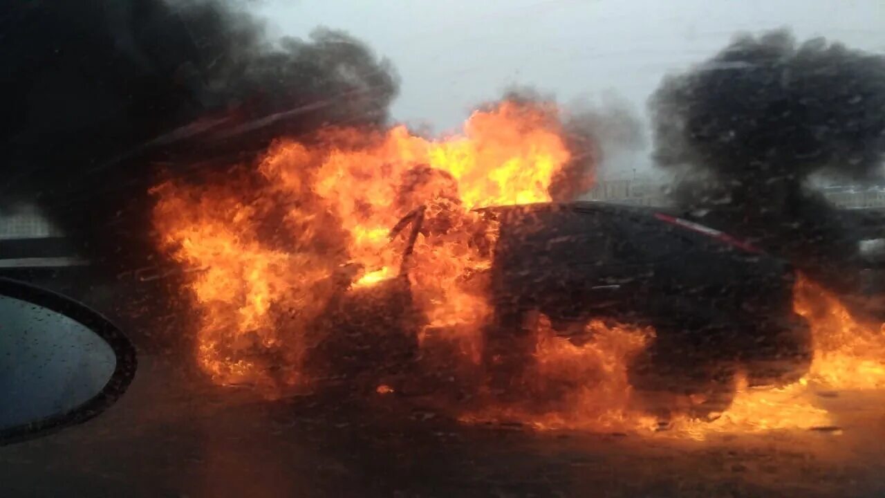 Пожар на Свердловской набережной СПБ. В Санкт-Петербурге сгорела машина 02 02 2023.