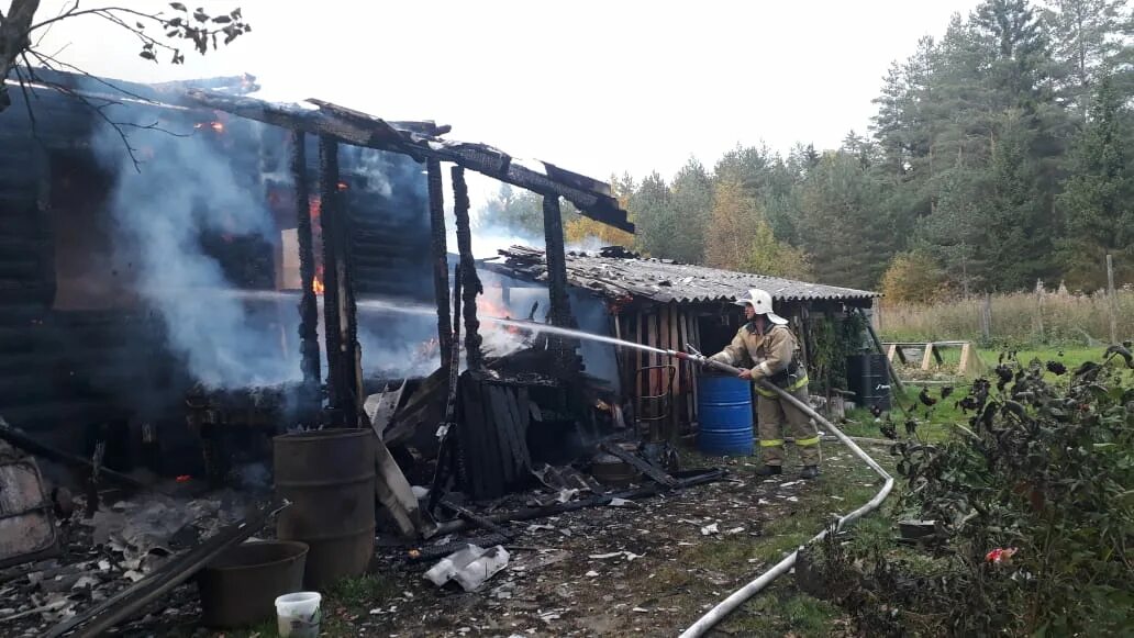 Аварийная новгородской области. 13 Пожарная часть малая Вишера. Деревня Красненка Маловишерский район. Малая Вишера Красненка. Фото Красненка деревня.