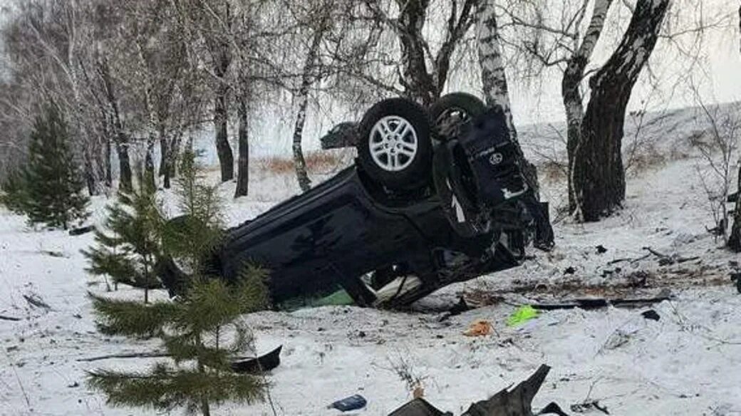 Авария на алтайском крае трассе. Происшествия в Алтайском крае. Дорожные происшествия в Алтайском крае за последние сутки. Тойота Камри аварии Алтайский край. Авария в Алтайском крае две машины.