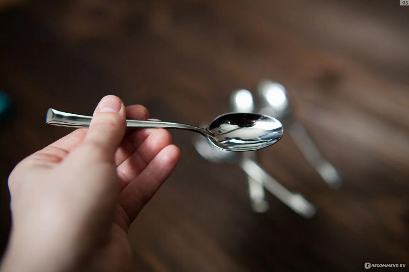 К чему падает чайная ложка у девушки. Примета если упала вилка. Народные приметы рассыпался кокаин. Столовые приборы с названиями. Упала ложка примета.