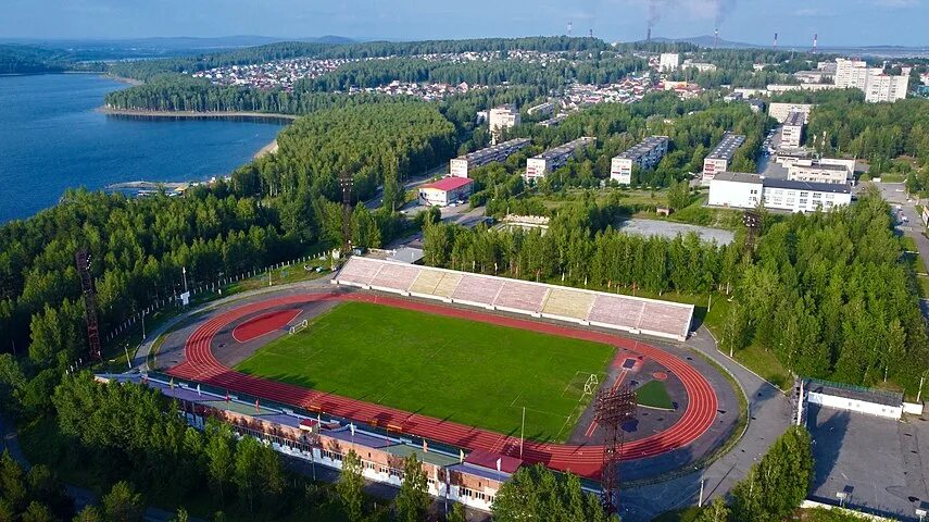 Стадион североуральск. Стадион горняк качканар. стадион качканар стадион горняк. стадион горняк североуральск. стадион горняк березовский.
