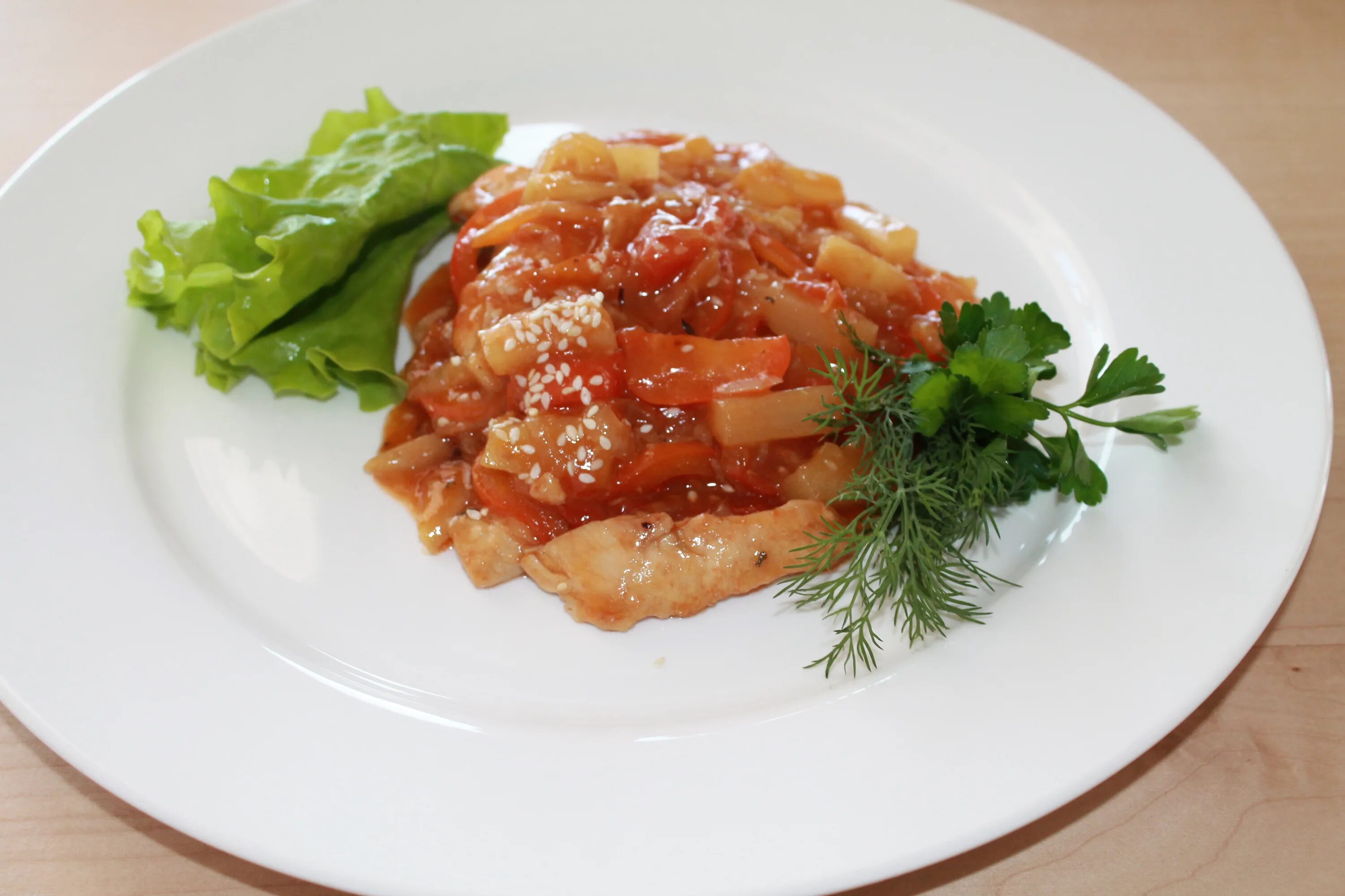 Соус яннем чикен. Курочка в кисло-сладком соусе. Куриное филе в кисло-сладком соусе. Курица с ананасами в кисло-сладком соусе. Кручока в кисло сладком соусе.