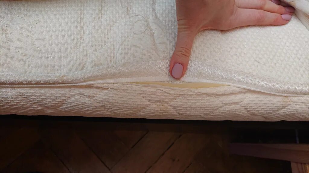 Перетянуть пружинный матрас. Очисткой матраса. Можно обрезать матрас. Реставрация матрасов. Можно обрезать матрас.