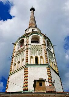 Знаменитая 60 метровая падающая колокольня в городе