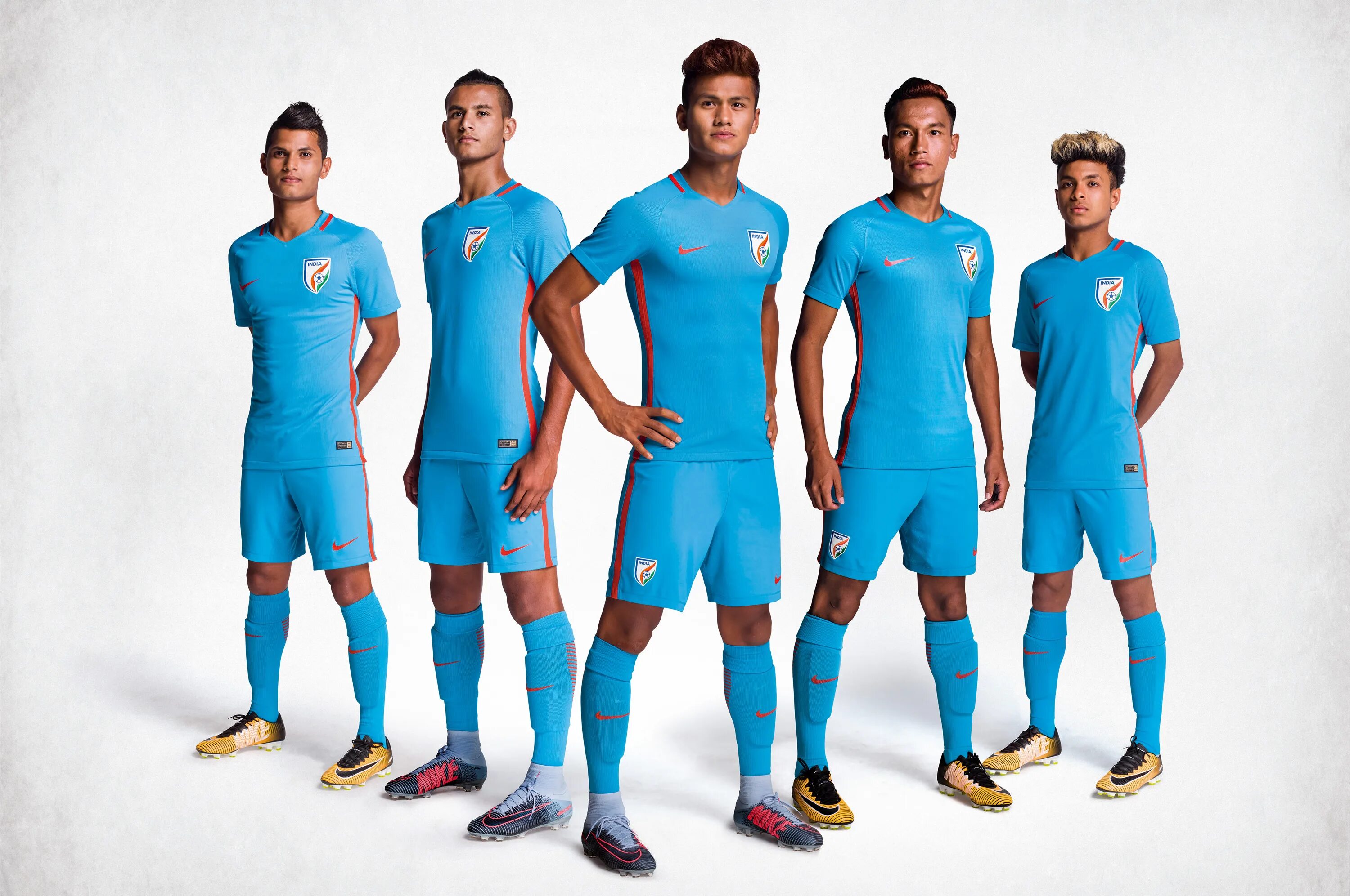 7 футбольных форм. Nike Football Kit. Футбольная форма Nike nerazzurri. Футбольная форма Nike 2023. Самая красивая футбольная форма.