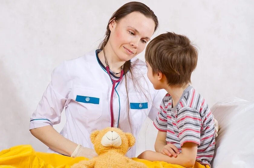 Врач и ребенок. Детская медсестра на дом. Мама и больной ребенок. Детская медсестра на дом. Пациент ребенок.