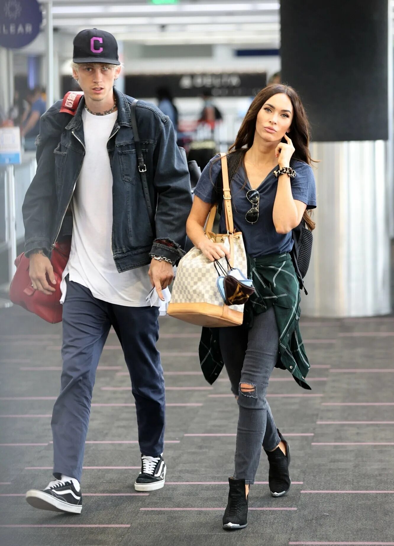 Меган фокс с кем встречается. Парень меган фокс. Муж меган фокс 2023. Меган фокс 2021. Меган фокс с кем встречается.