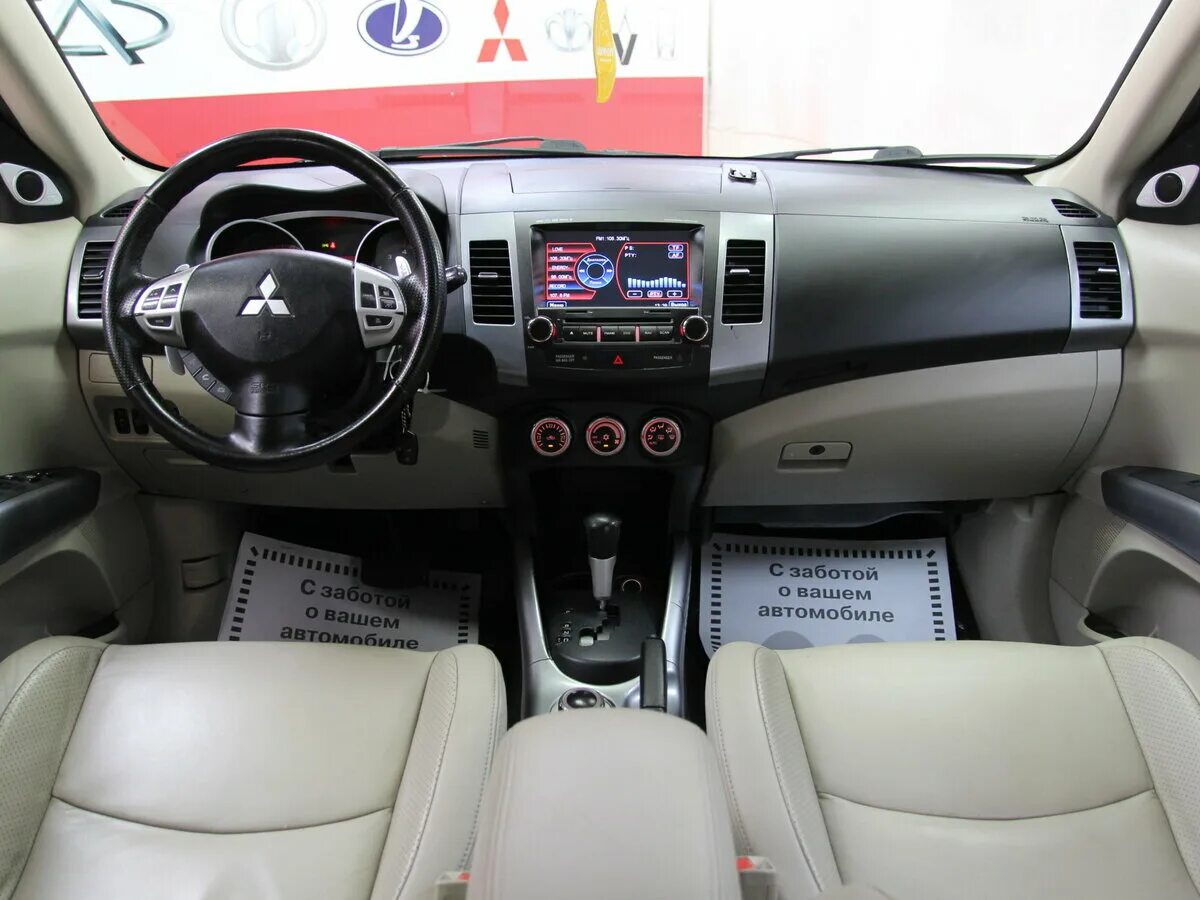 Мицубиси аутлендер 2008г. Mitsubishi Outlander 2008 салон. Митсубиси Аутлендер 2008. Mitsubishi Outlander 2.4 2008. Митсубиши Аутлендер 2008.