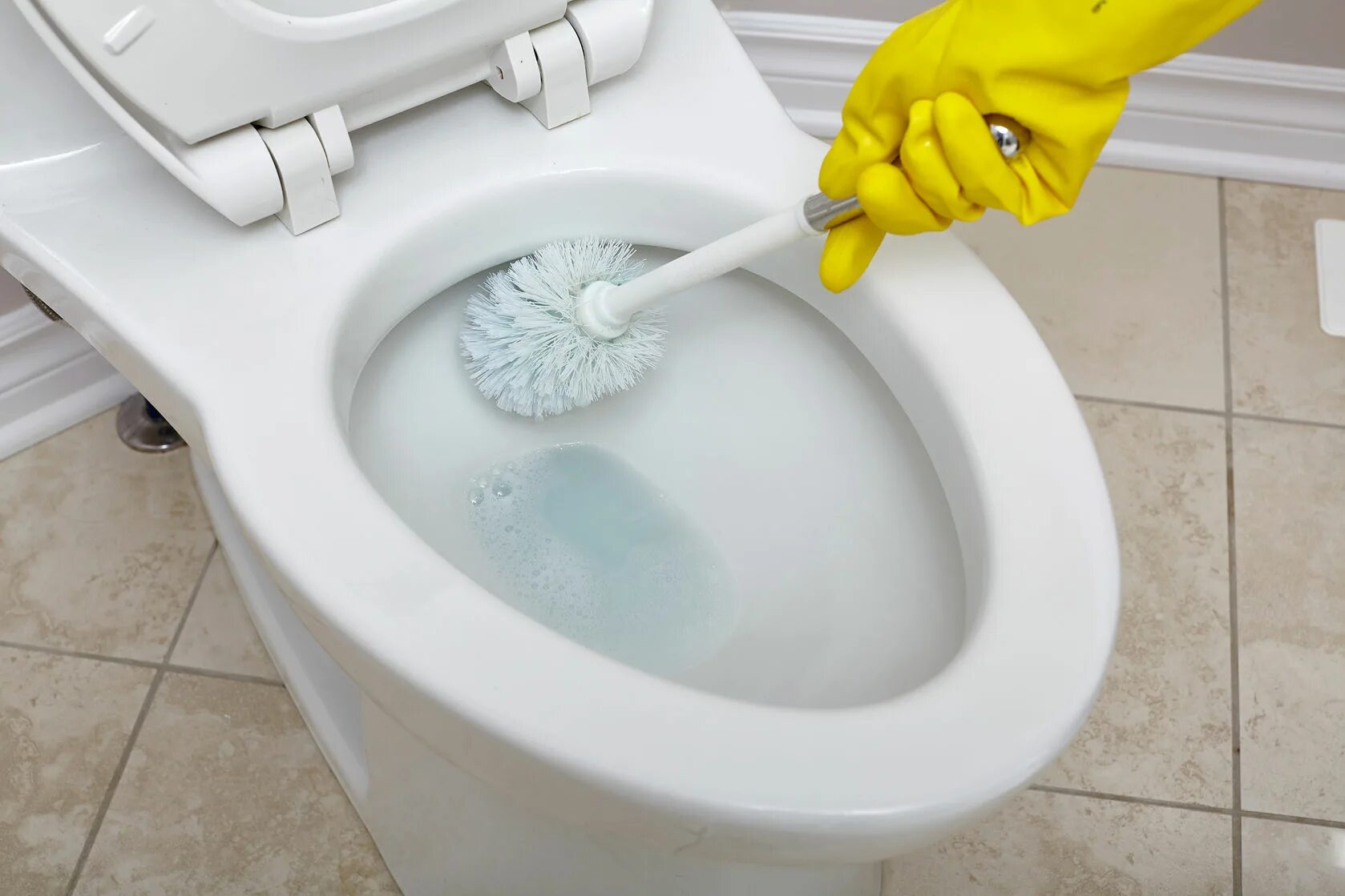 Профессиональная чистка унитаза. Cleaning toilets. Моющий унитаз. Cleaning toilets. Помыть унитаз.