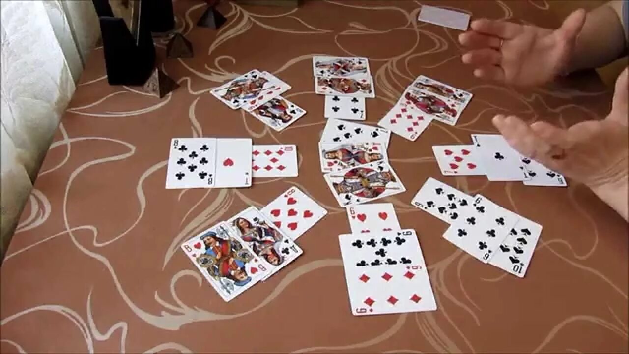 Гадание на игральной колоде карт. Карточный расклад. разложенные карты. расклад игральных карт колода. расклад карт на судьбу.