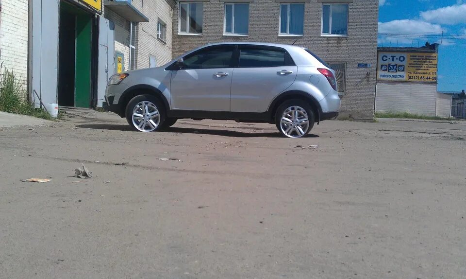 SSANGYONG Actyon r17. SSANGYONG Actyon 2 на литье. Санг енг Актион на 17 дисках. Шины 215/70/16 на SSANGYONG Actyon New.