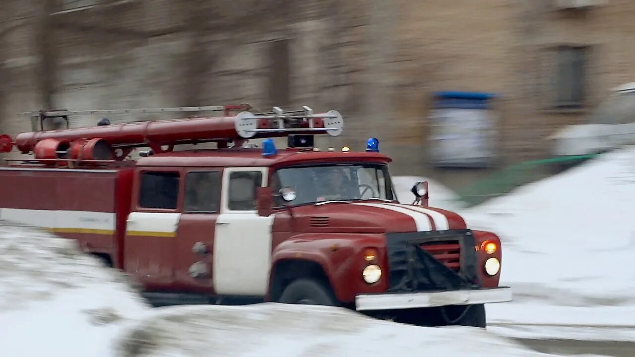 Пожарная машина едет. Пожарн машина с мигалкой. Пожарная машина поехали. Пожарная машина. 0-40.