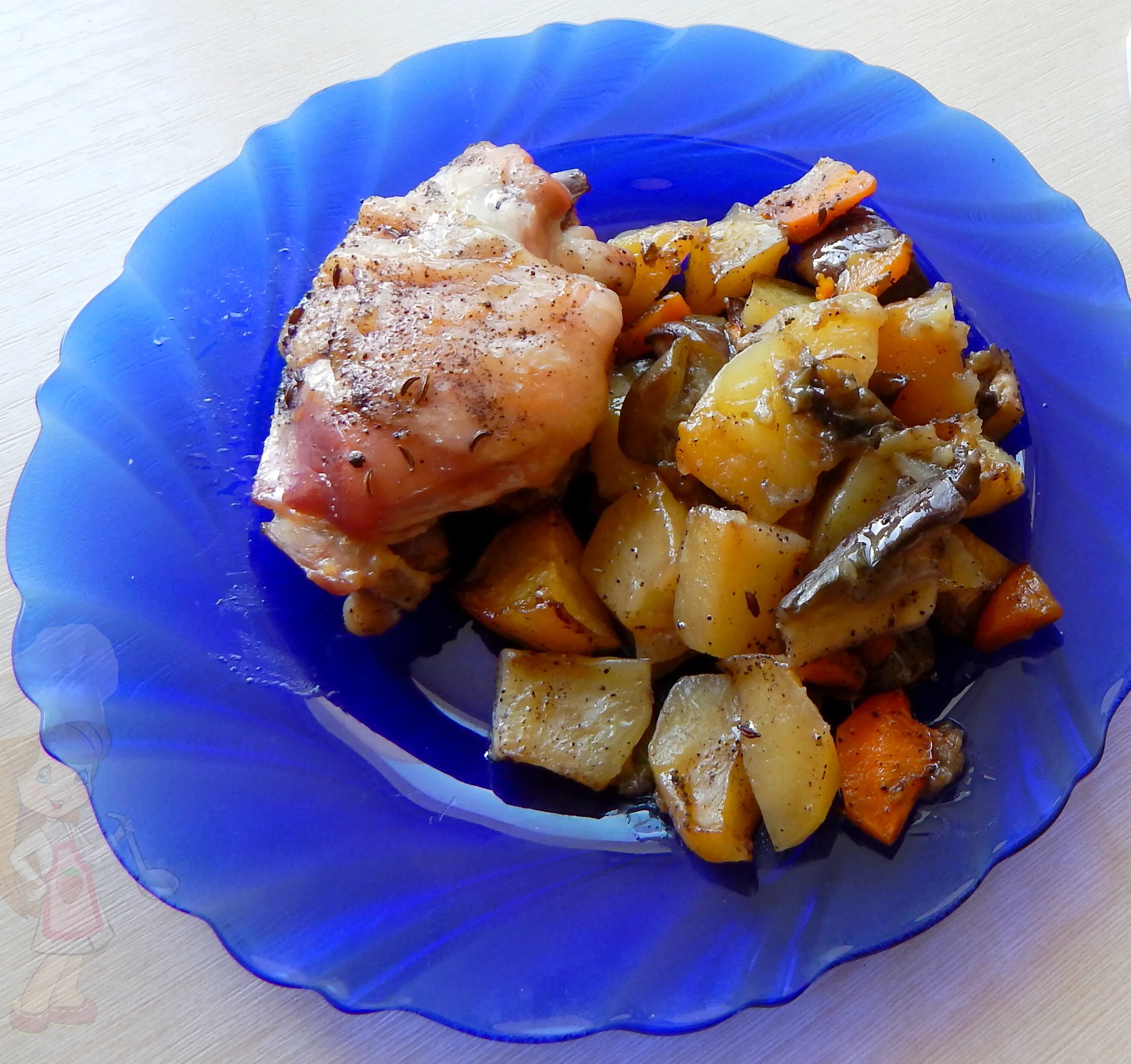 Куриное филе бедра с овощами. Курица с овощами. филе курицы с овощами. окорочок с овощами. куриные бедра с овощами.