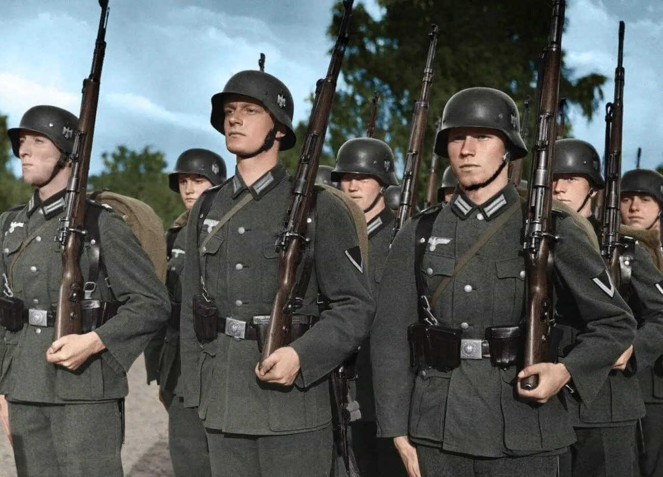 Немецкая армия. Солдат СС Вермахт в цвете. Немецкая армия Вермахт. Вермахт 1935. Армия Германии 2 мировой.