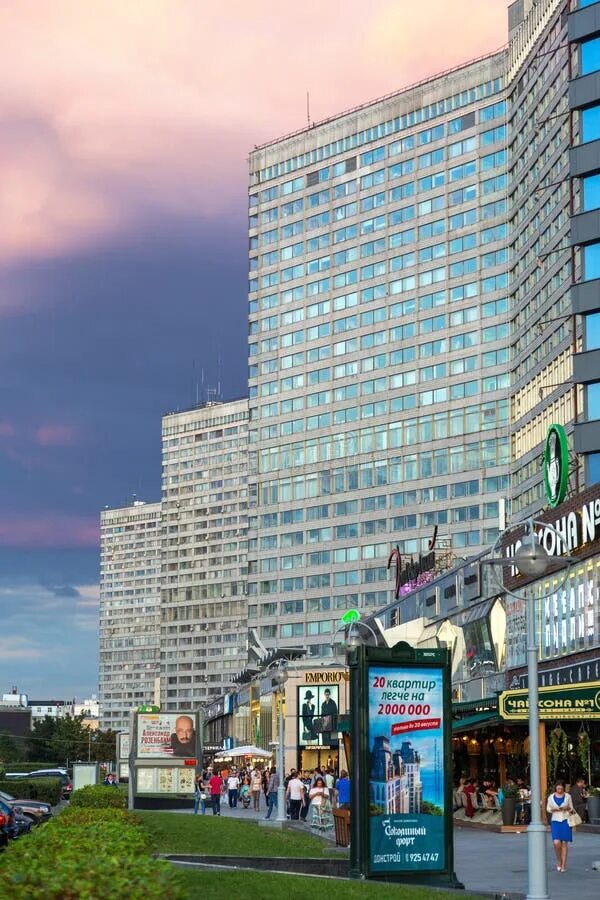 Royal arbat ул новый арбат. Новый арбат москва. новый арбат бульвар. новый арбат фото.