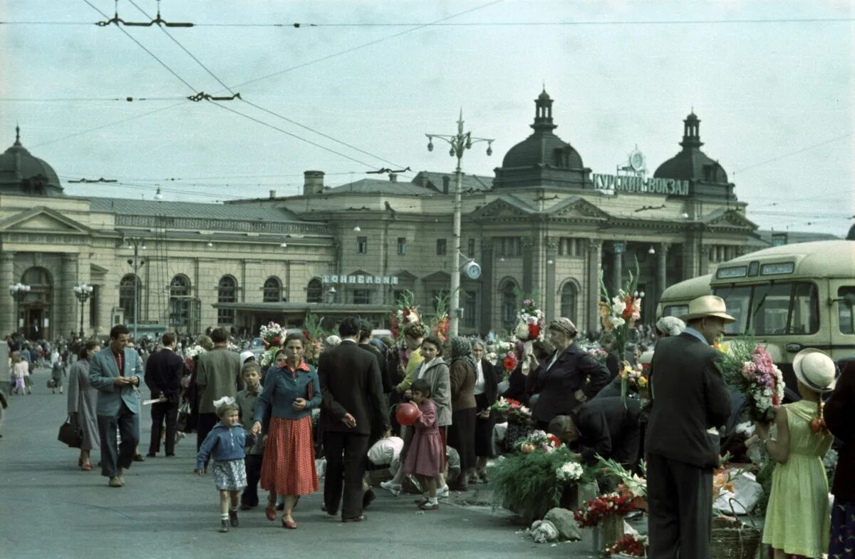 Курский вокзал 1960. Курский вокзал 60-е годы. Курский вокзал СССР 1960. Киевский вокзал 1960-е.