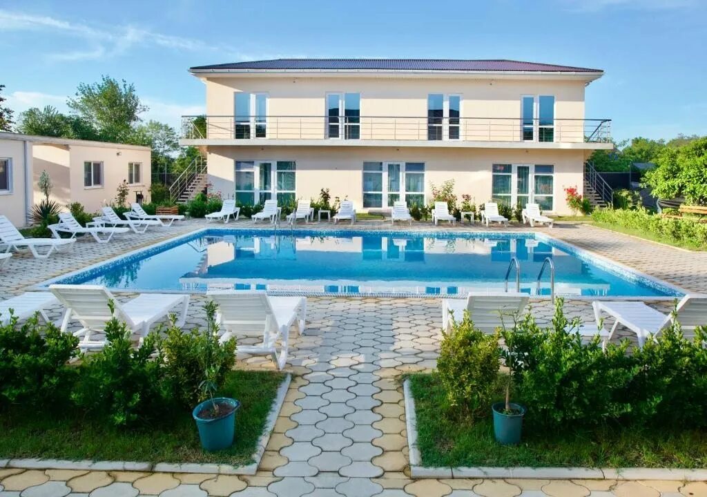 Отель лагуна эльбрус. Blue sky коттеджи 1 гудаута. Faors hotel отель абхазия гудаута. Коттеджи бамбора гудаута. Family resort bambora.