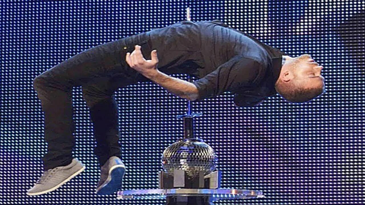 фокусы в парке. кэмерон блэк иллюзионист. крутые фокусы. фокусник. крутые фокусы в мире.