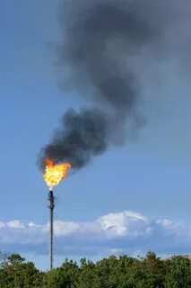 Сжигание попутного нефтяного газа в факелах