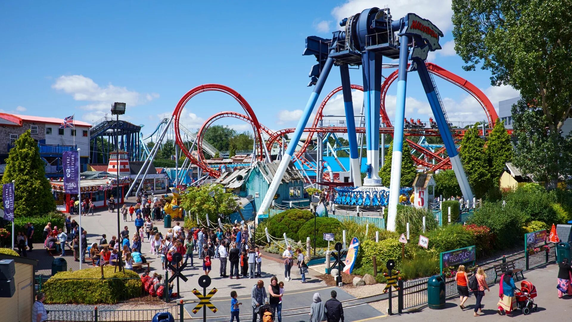 Uk parks. Алтон Англия. Дрейтон Манор. Олтон парк аттракционов. Alton Towers Водный парк.