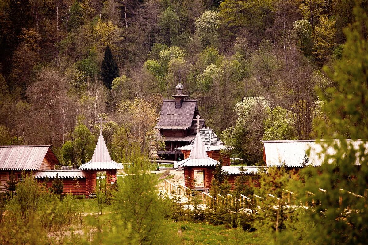 Гремячий ключ сергиев посад. Сергиев посад родник гремячий ключ. Родник сергия радонежского гремячий ключ. Святой источник гремячий. Гремячий ключ сергия радонежского.