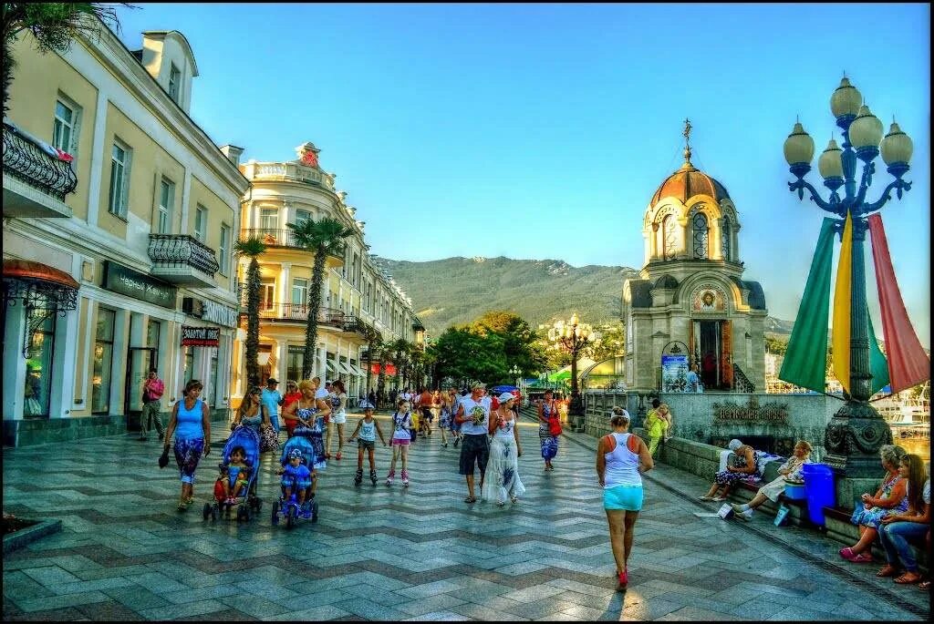 Ялта погулять. Крымская Ницца. Ялта Крым. Крым Ялта набережная. Ялта Центральная набережная.