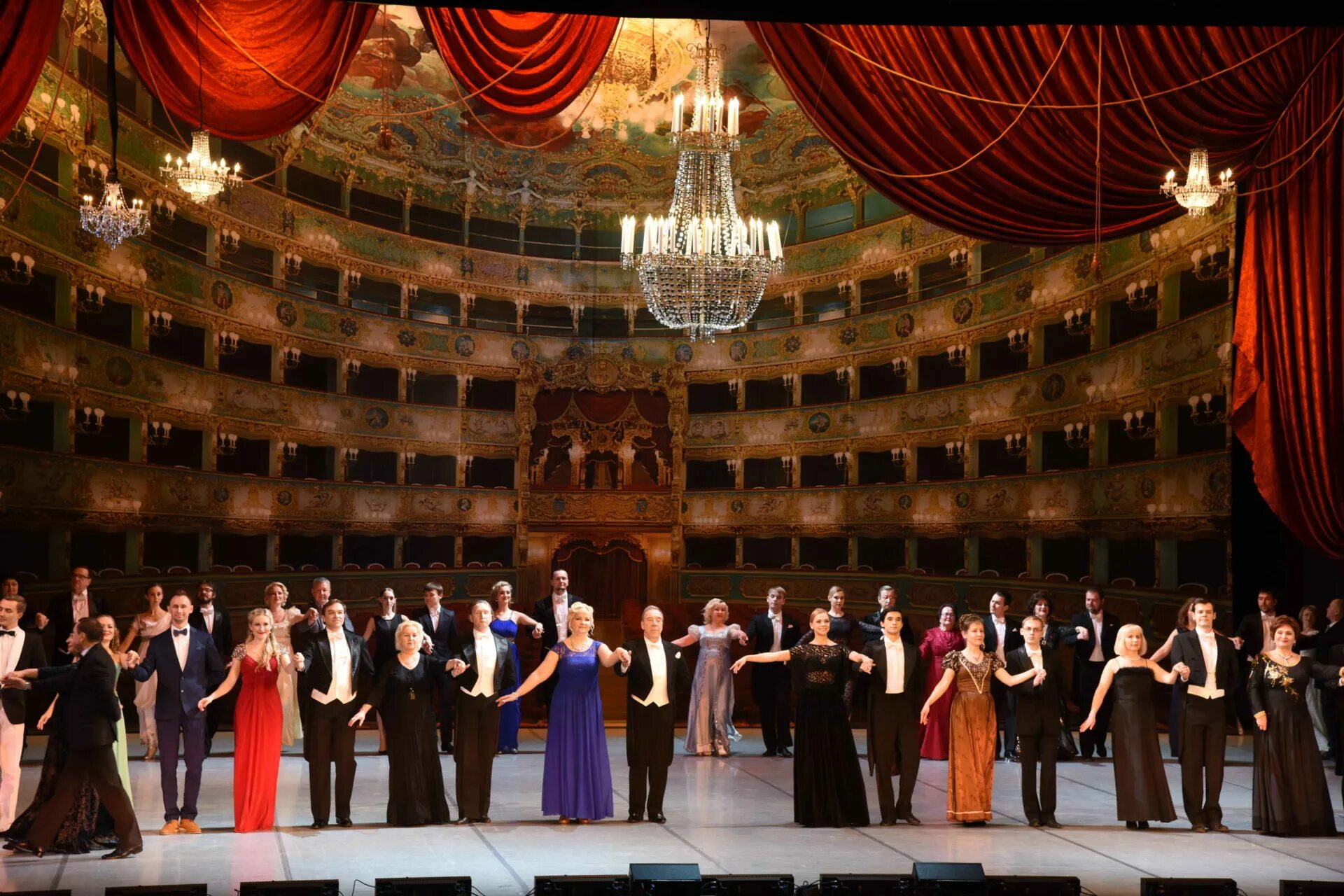 Марийский театр балета. Театр оперы и балета в йошкар-оле. Йошкар-ола марийский театр оперы и балета. Марийский театр оперы и балета имени эрика сапаева йошкар-ола. Паршин кирилл йошкар-ола балет.