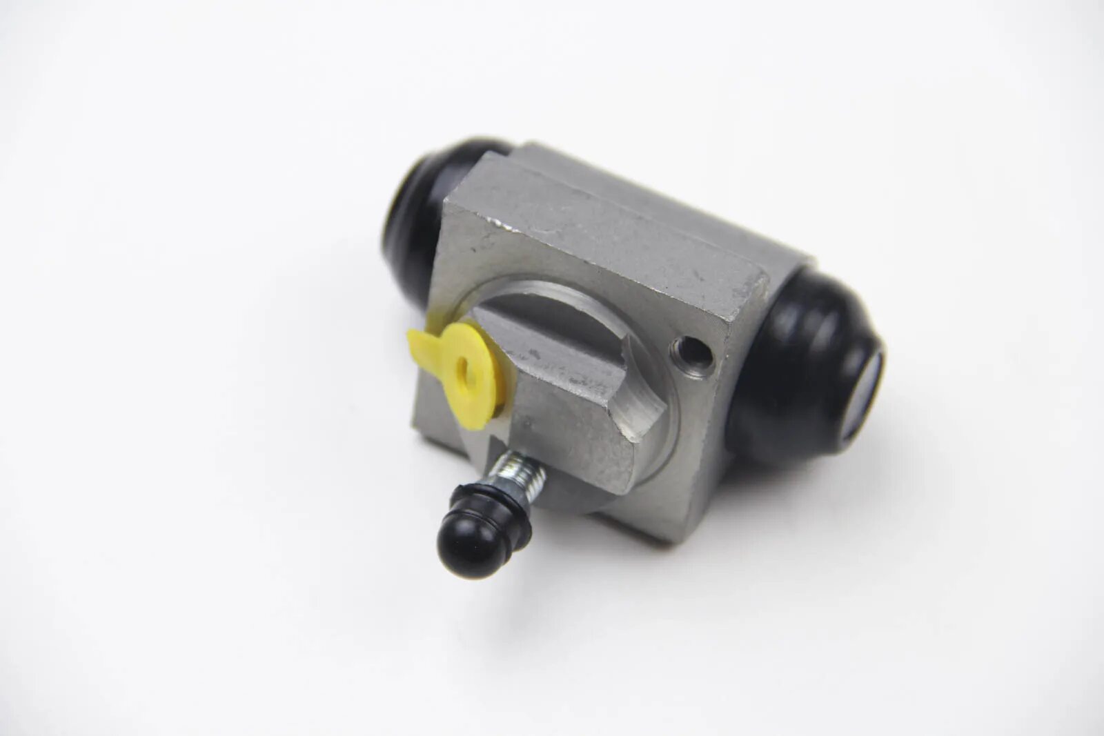 Цилиндр тормозной рено дастер 4х4. Рено дастер задний цилиндр. Цилиндр тормозной задний duster 4x2. Рено дастер задний цилиндр. Рено дастер задний цилиндр.
