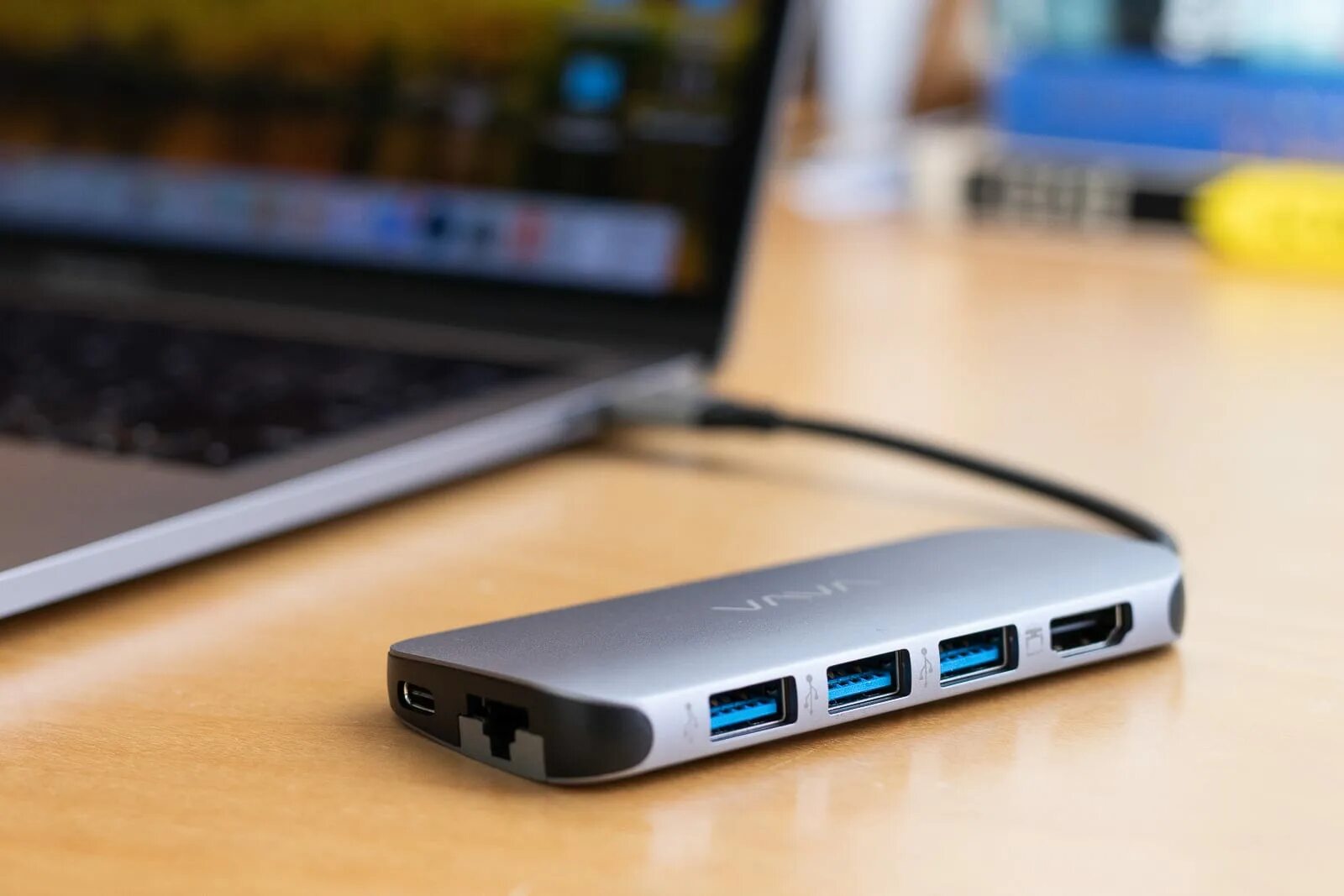 Usb c комплект. USB C USB C 4 Hub. Thunderbolt USB Hub. Док-станция USB-C Ugreen USB C Hub. MACBOOK Air m2 двумя USB C.