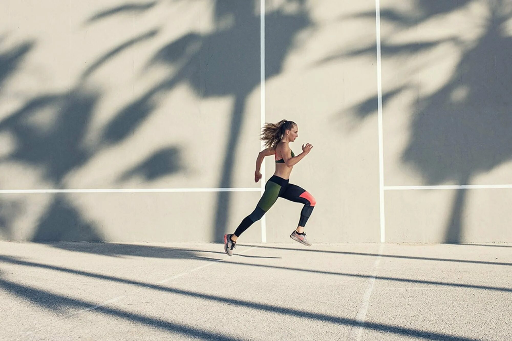 Бегун на старте. Run the month. Run the month. Фартлек бег. Run the month.